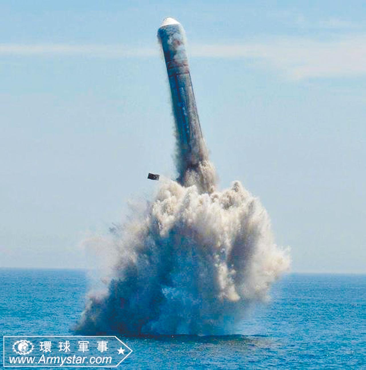 巨浪-2潜射飞弹发射.(取自新浪军事网)