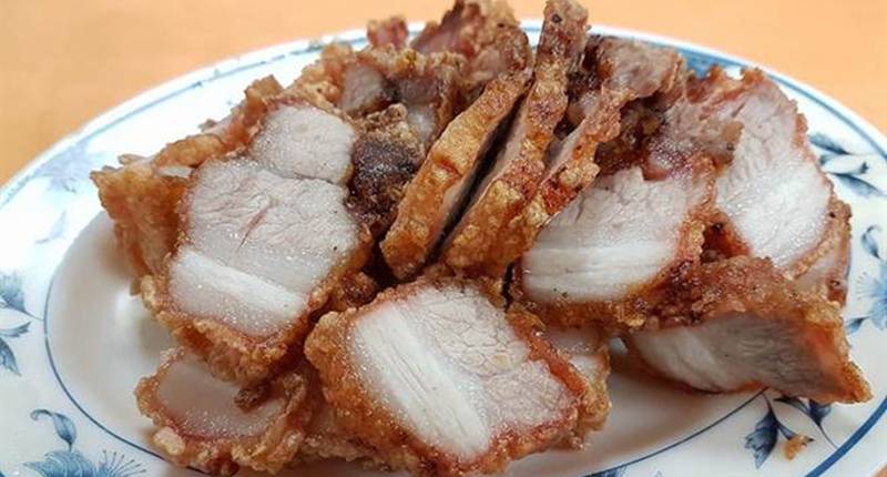 賣麵炎仔的紅燒肉是招牌小菜之一。(柯伶穎攝)