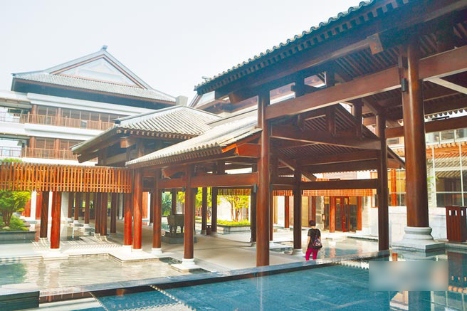 禪泉度假酒店將禪文化與建築結合,成功打造別具特色的商業建築。(記者黃冠智攝)