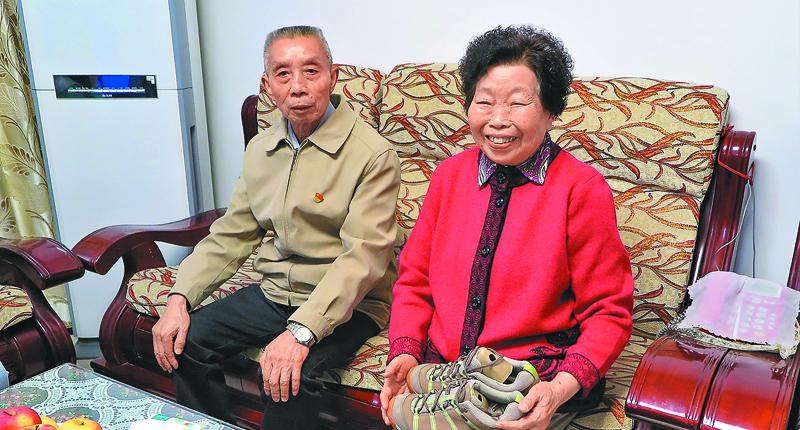 都江堰的鄒學高、梁素英夫婦,對於台灣同胞賑災的情誼,相當感謝。(記者陳政錄攝)