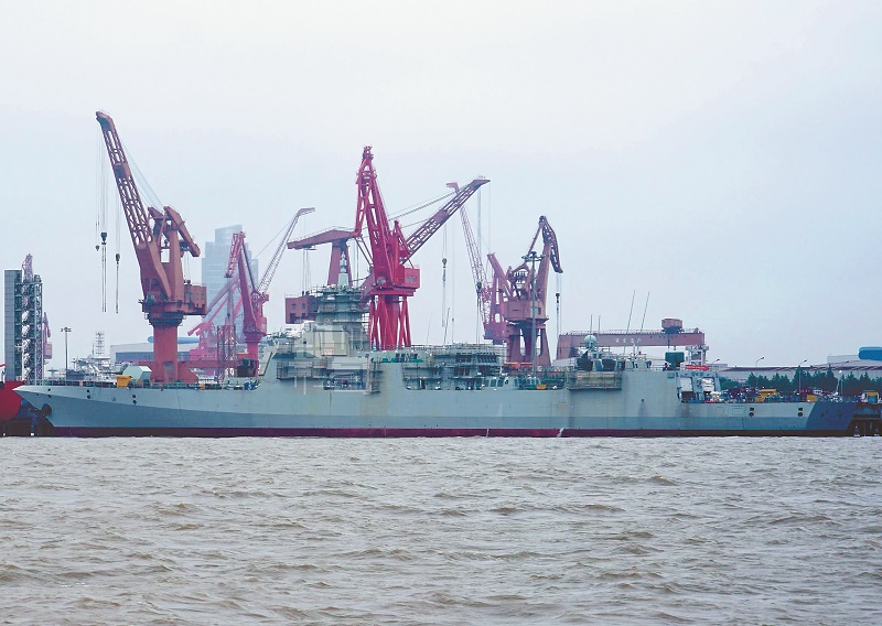 解放軍055大驅首艦。(取自新浪網)