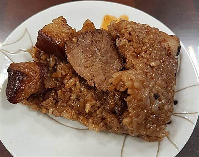 桃園市阿乖肉粽相當之名,是老饕的最愛。(甘嘉雯翻攝)