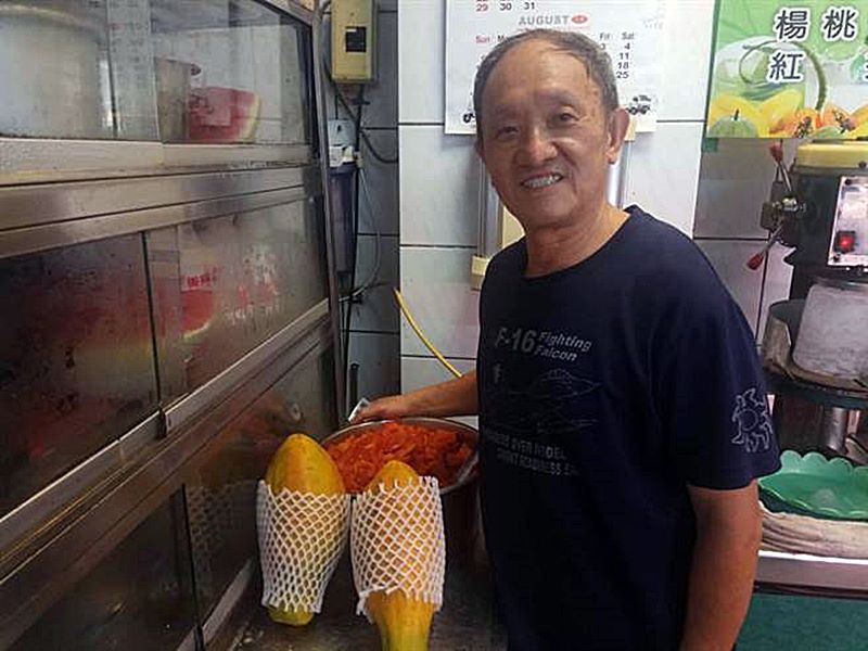 新城的木瓜與鮮奶融合出清甜濃郁滋味。(許家寧攝)
