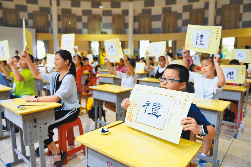 大陸文藝界政協委員曾建議在小學增加繁體字教育。(新華社資料照片)