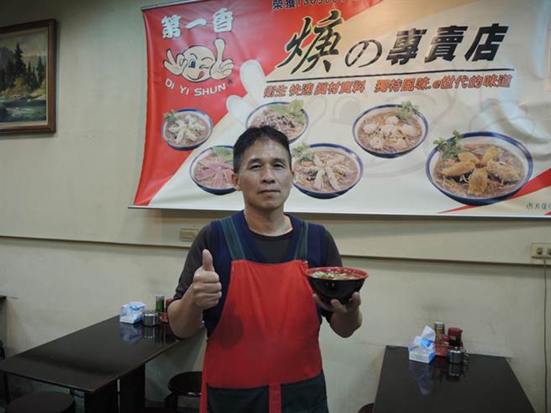 劉民昌開店13年來,餵飽不少竹東高中學子的胃。(邱立雅攝)