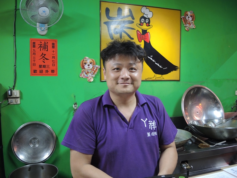 「ㄚ祥」連志祥從台北來新竹創業,自己研發羊肉爐、薑母鴨等獨家口味湯頭。(邱立雅攝)