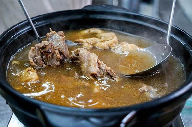 羅東鎮的阿進薑母鴨是許多人的首選,特色是鴨肉軟嫩,湯頭溫潤順口。(李忠一攝)