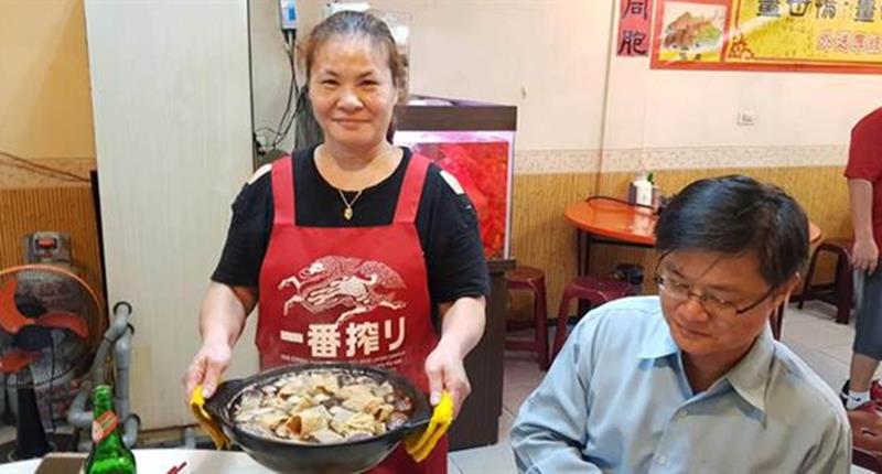 「阿男帝皇薑母鴨」羊鴨混搭,意外蹦出好滋味。(楊漢聲攝)