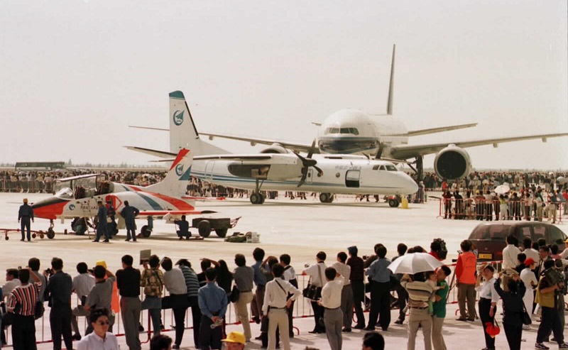 1998年11月15日,第二屆中國國際航空航天博覽會在珠海開幕。(新華社)