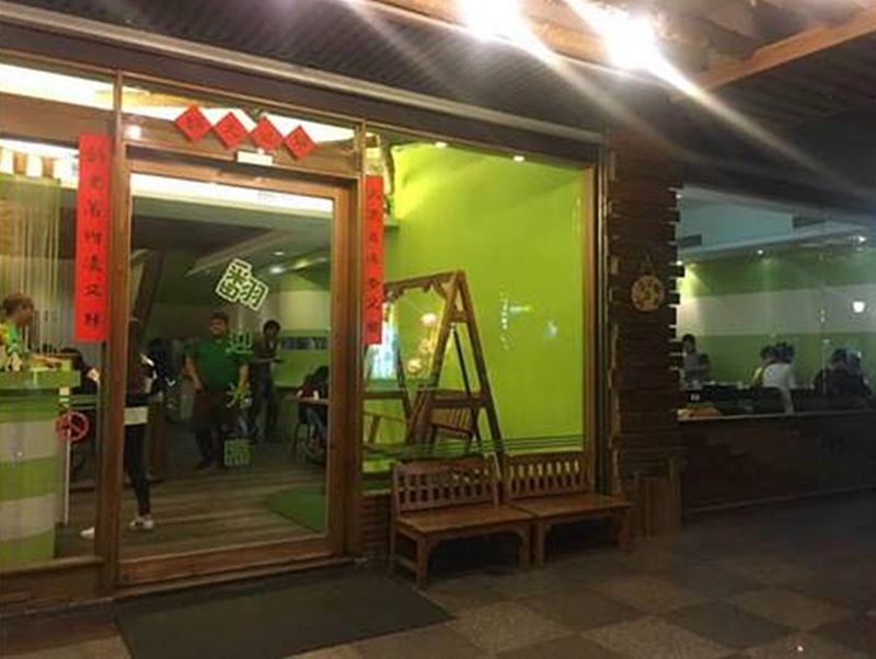 花蓮翻火鍋料多實在,又設有兒童遊戲區,讓爸媽可以放心大嗑美食。(張祈翻攝)