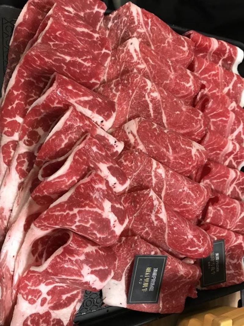 大魔肉品以頂級著稱,許多人吃過後,對一般平價火鍋直呼回不去。(葉德正攝)