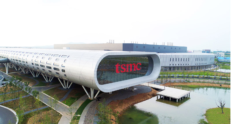 華為挨打,台積電受傷。圖為台積電南京12吋晶圓廠。(台積電提供)