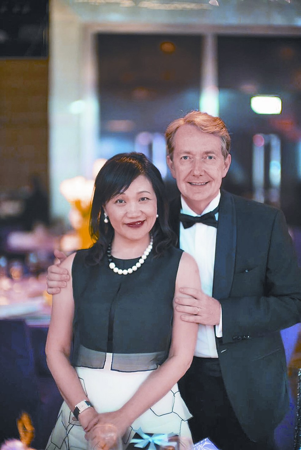 荷蘭駐台代表紀維德(Guy Wittich)與太太曾淑芬於1987年結婚以來,各自在外交、金融圈展露鋒芒,攀上人生事業高峰,兩人歡慶結婚30周年時,特別製作影音專輯,與親友們分享一路走來的愛情與歡樂。(曾淑芬提供)