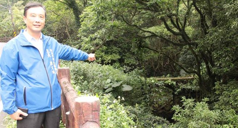 「樹林石灰坑拱橋」因礦區停工逐漸廢棄,里長盼能妥善規劃。(許哲瑗攝)