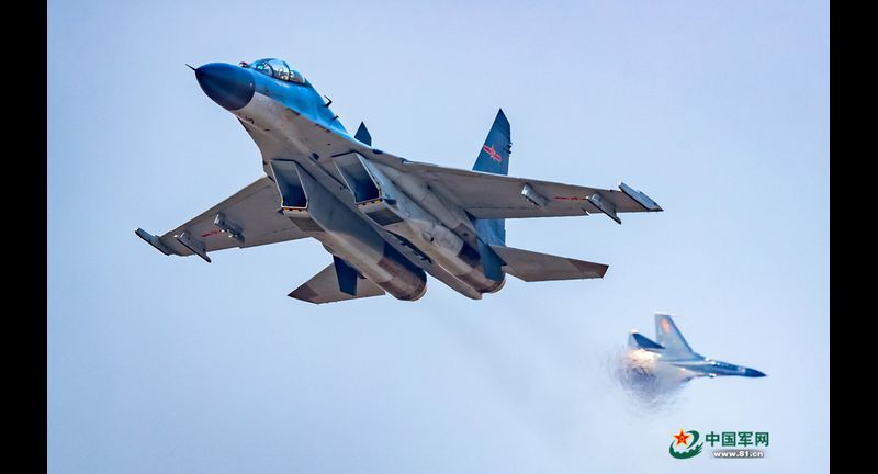 1月3日,大陸北部戰區空軍航空兵某旅新年度第二個飛行訓練日,飛行員駕駛戰機升空訓練。(取自中國軍網)