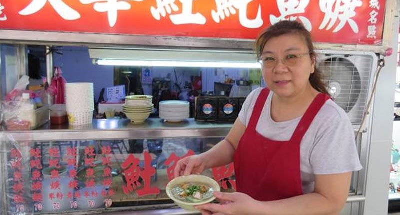 林老闆與丈夫在新北市中和區創立「大華土魠魚羹」至今22年,土魠魚羹相當受到饕客們喜愛。(葉書宏攝)