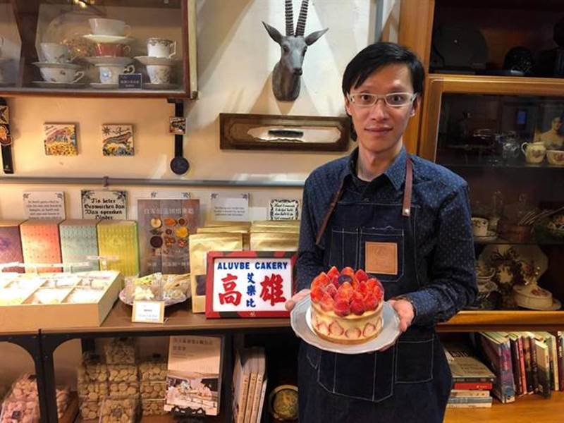 艾樂比草莓蛋糕老闆游上儀重視食安,並滿足食客的視覺及味覺享受。(柯宗緯攝)
