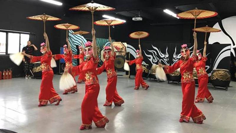 妙璇舞蹈團受邀前往澳洲「布里斯本國際藝術節」交流,將演出代表台灣藝陣的「十二婆姐」。(王文吉翻攝)