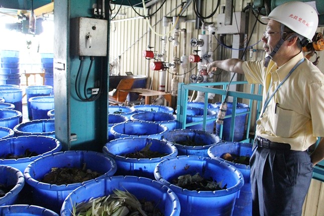 台北市的3處焚化廠現雖各自再利用堆肥廚餘,但產量不大,也未具合格證,故今年與民間有機肥料廠商合作,將廚餘製成有機肥。(池雅蓉攝