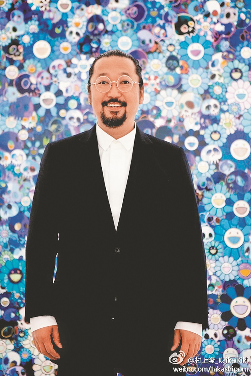 村上隆是一位日本藝術家,作品風格既豪放又色彩繽紛。(取自新浪微博@村上隆_KaikaiKiki)